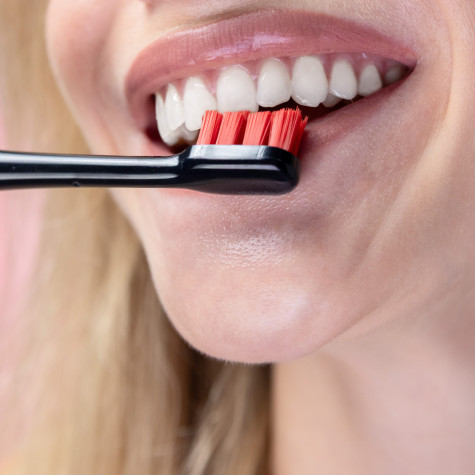 Электрическая звуковая зубная щётка Revyline RL 070 Black by Dr. Baburov и по всему Узбекистану в интернет-магазине Revyline.uz